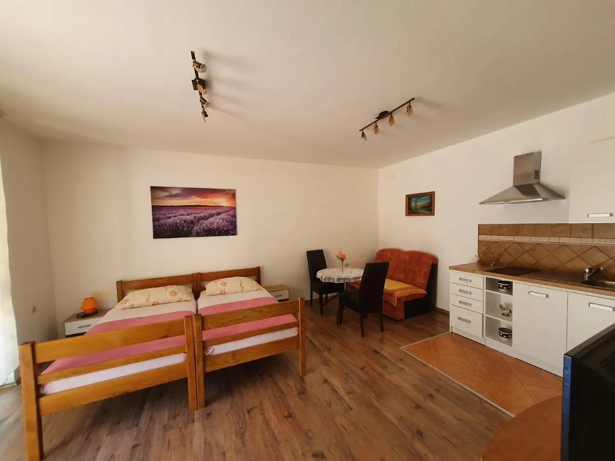 Apartments Topalovic Kostrena 0*,  Croazia